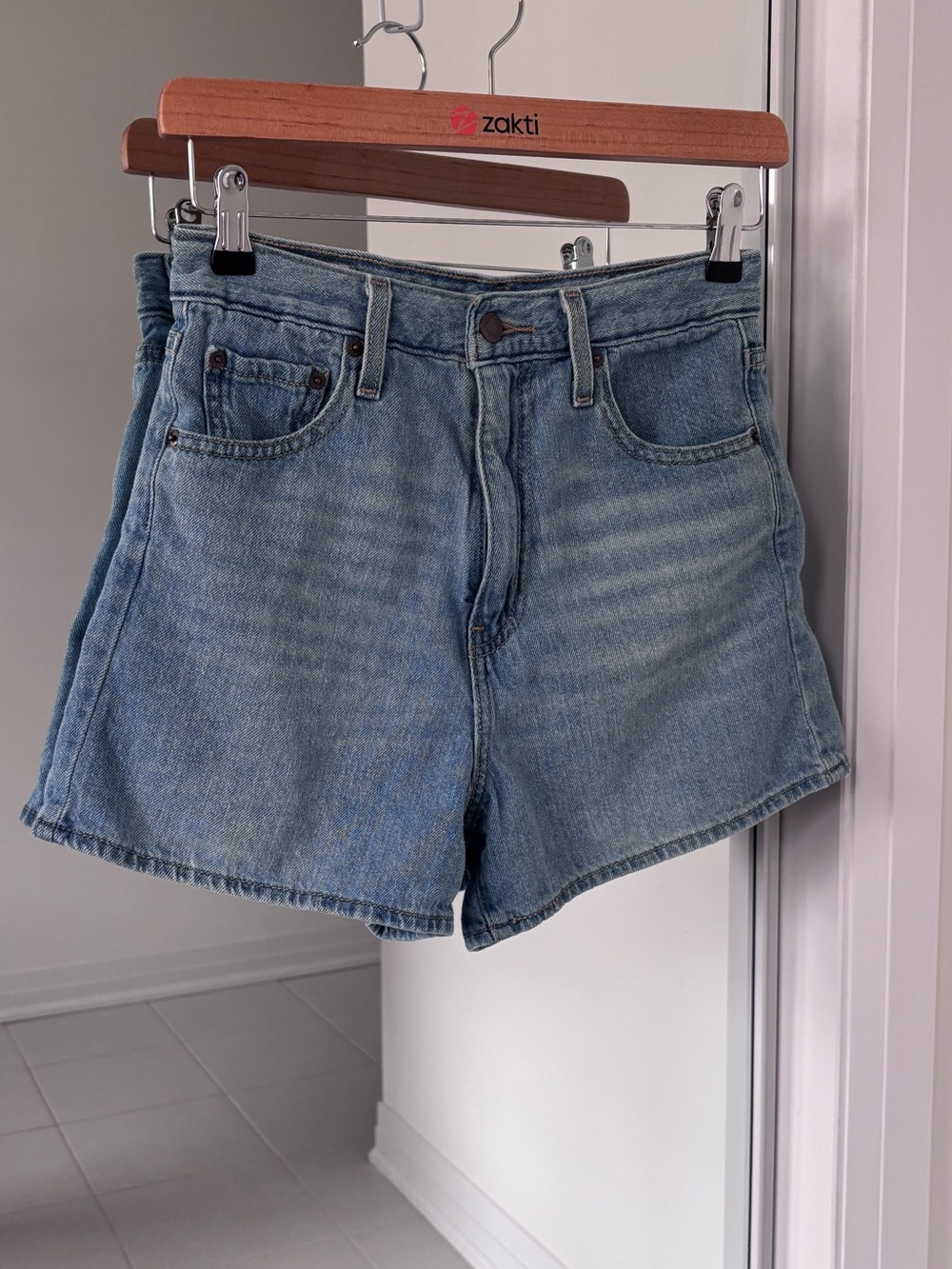 Levi's High Loose Short in Blue